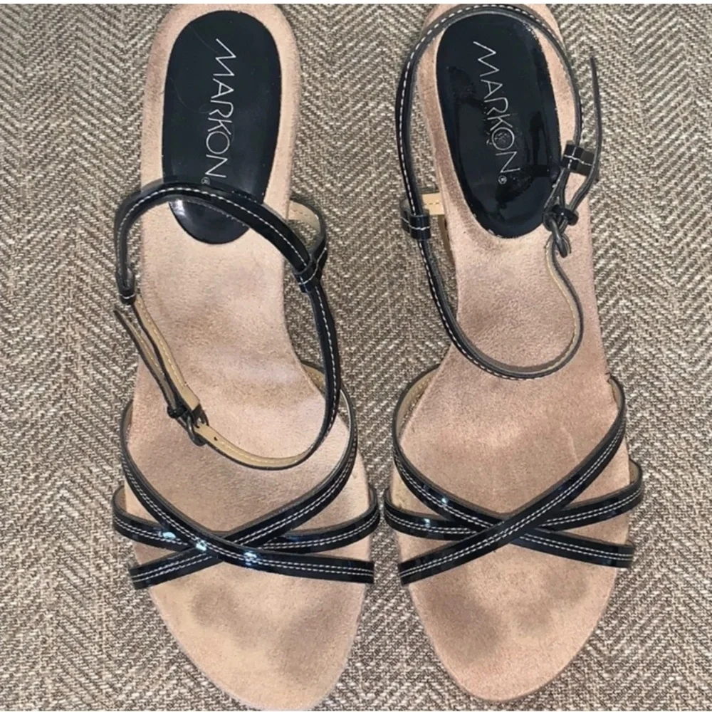 Excellent Preowned Condition Markon Wedge Size 10W Shoes very Cute design.